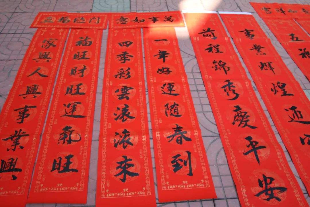 使用标准光源箱检测春联的颜色，有哪些优点？